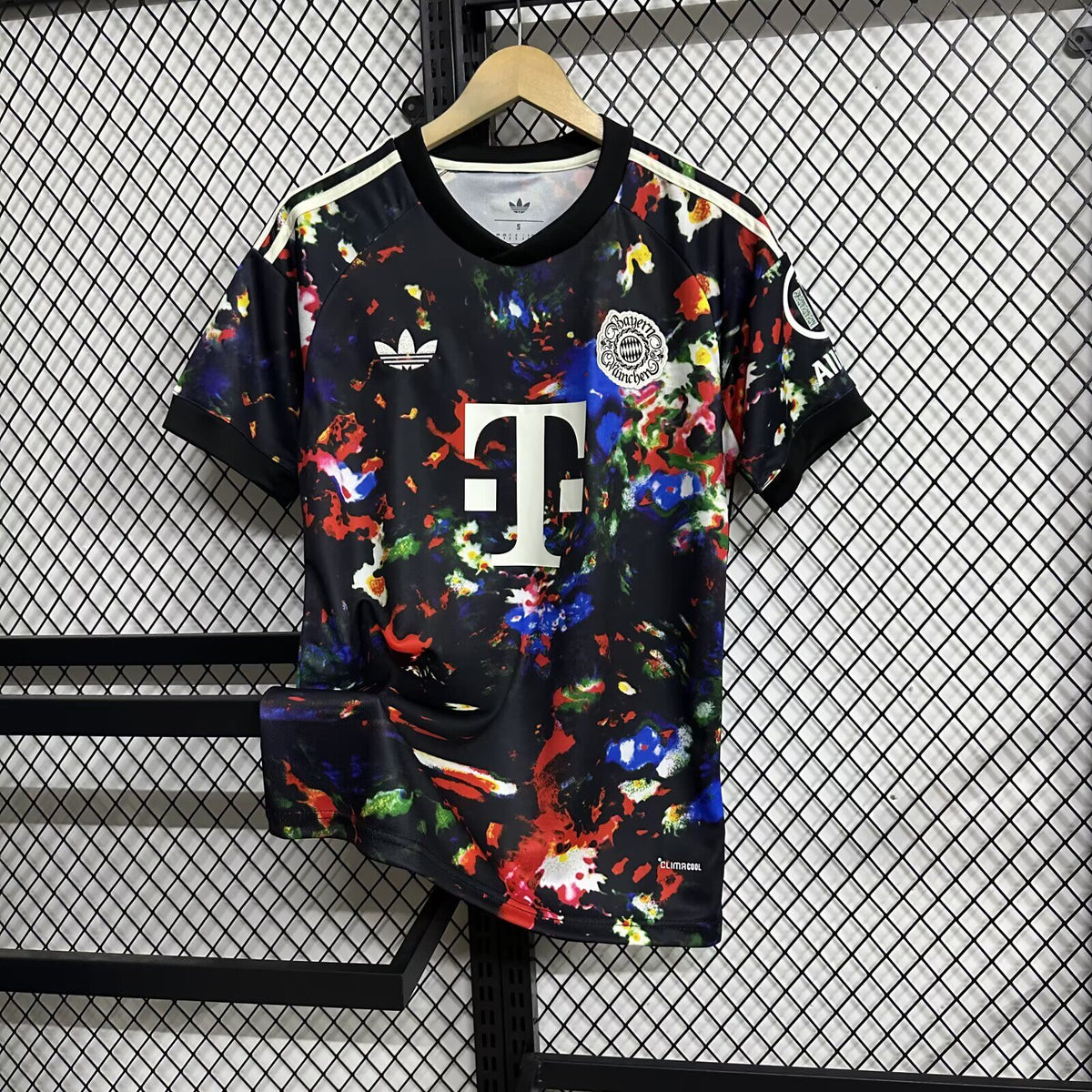 BAYERN MUNICH FOURTH KIT 26/27